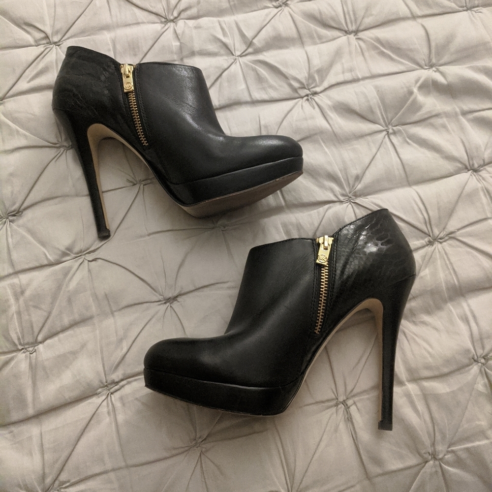 Michael Kors | zipper ankle bootie